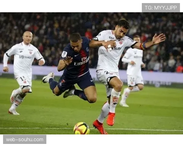 多个法甲主场计划在夏季进行草皮更换，选用更耐磨损的混合草种